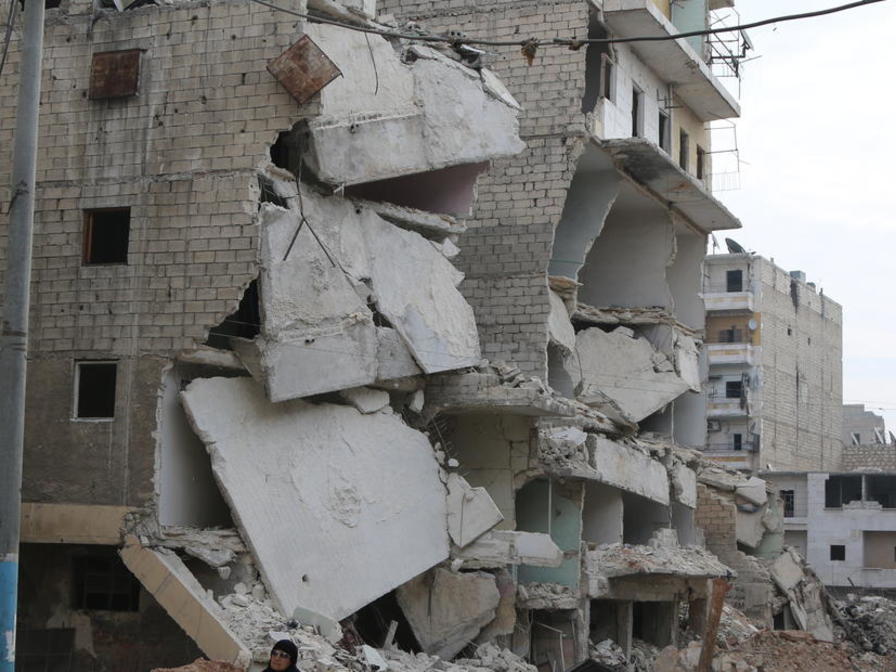 Von Bomben getroffene Häuser in Aleppo